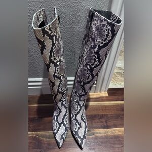 Elegant Snakeskin Heeled Boots Gianni Bini 9 NWOT